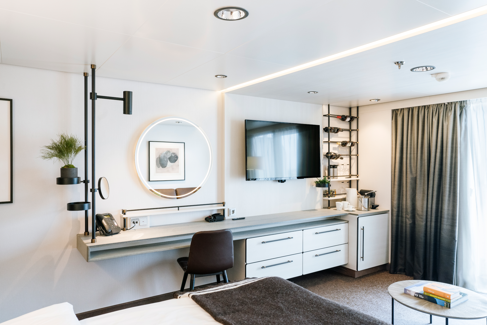 MyCruise Hurtigruten MS-Roald-Amundsen Kahytter Suite ME1